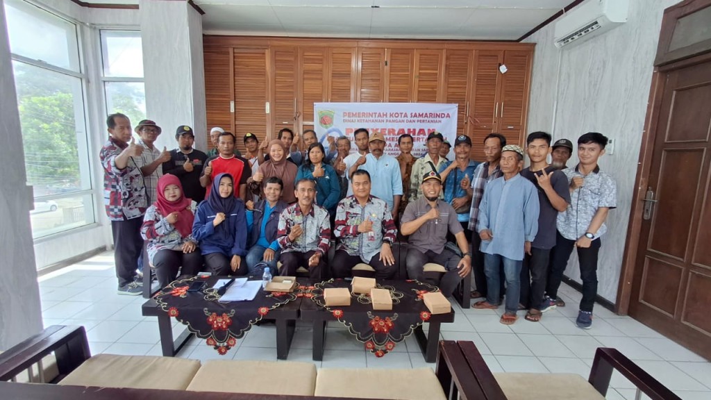 Penyerahan Bantuan Alat Mesin Pertanian Alsintan (Pompa Air) - DISTAPANGTANI Kota Samarinda TA. 2024 Kegiatan penyerahan bantuan Alat Mesin Pertanian (Alsintan) Ta. 2024 .