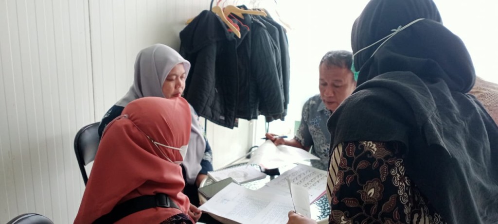 Pembinaan dan pengambilan sampel produk