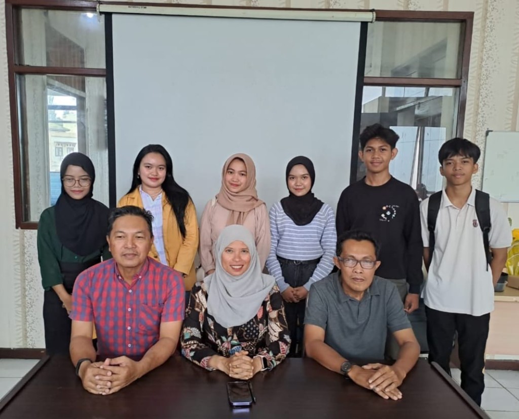 Menerima kunjungan dari mahasiswa Universitas Mulawarman Fakultas Ilmu Sosial dan Ilmu Politik