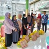 Kegiatan pembagian Bahan Makanan Tambahan Gizi Kurang
