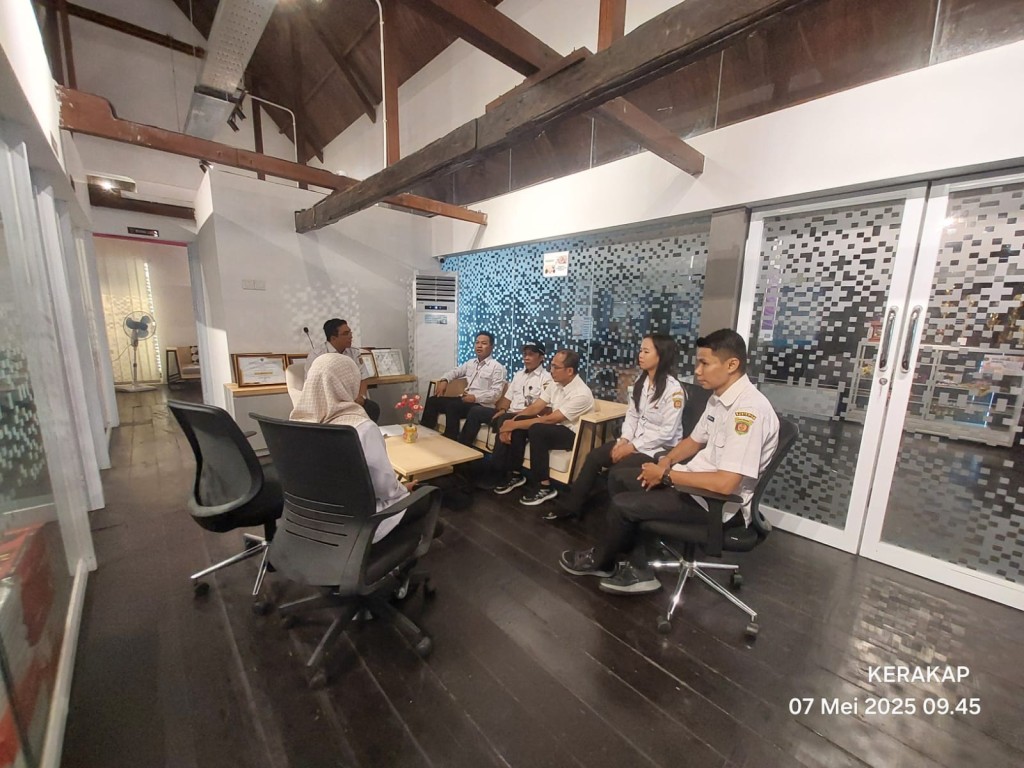 Rapat koordinasi dan verifikasi data