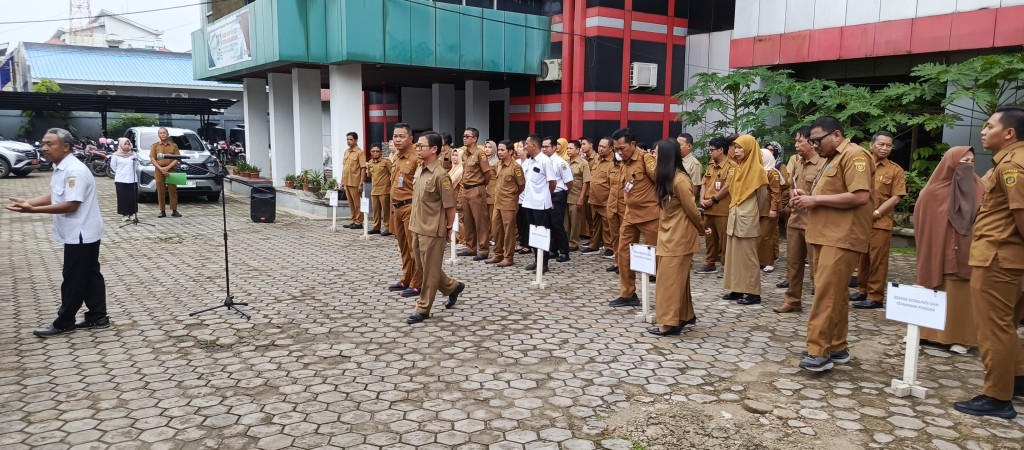 Kegiatan rutin apel senin pagi yang dilaksanakan di kantor DISTAPANGTANI