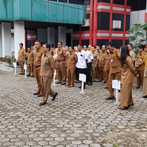 Kegiatan rutin apel senin pagi yang dilaksanakan di kantor DISTAPANGTANI