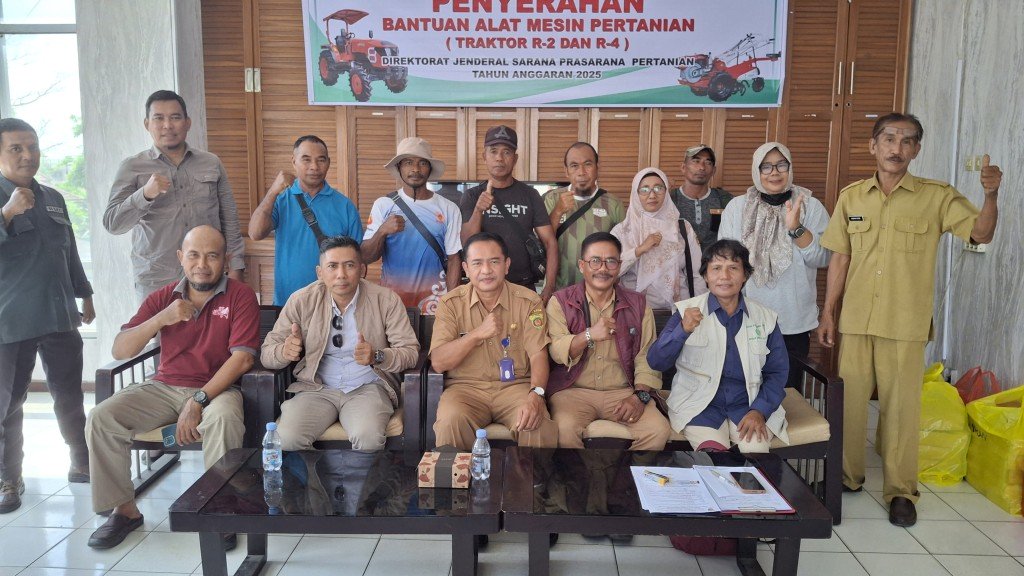 Dokumentasi pembagaian Alsintan 03 Unit TR2 dan 01 Unit TR4, Bantuan langsung Kementan Lewat Aspirasi Ke Poktan Tahun Anggaran 2025.🙏🏻🙏🏻